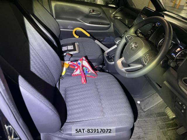 Toyota VOXY 2022-10 8876559-16