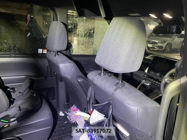 Toyota VOXY 2022-10 8876559-8