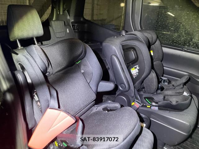Toyota VOXY 2022-10 8876559-9
