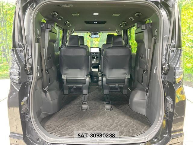 Toyota VOXY 2025-04 8876647-11
