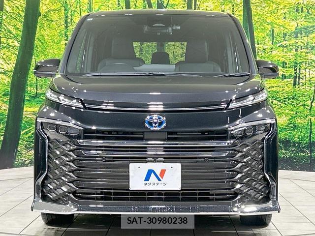 Toyota VOXY 2025-04 8876647-14