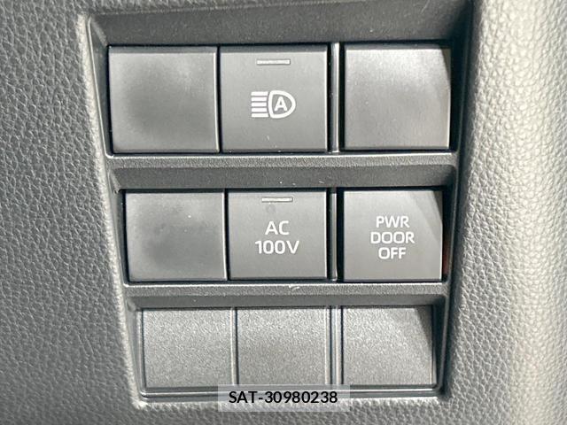 Toyota VOXY 2025-04 8876647-6