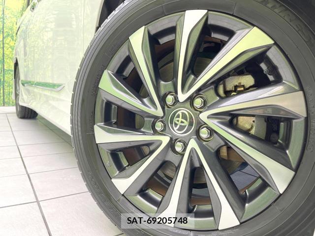 Toyota VOXY 2023-06 8876777-13