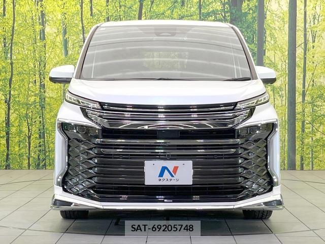 Toyota VOXY 2023-06 8876777-14