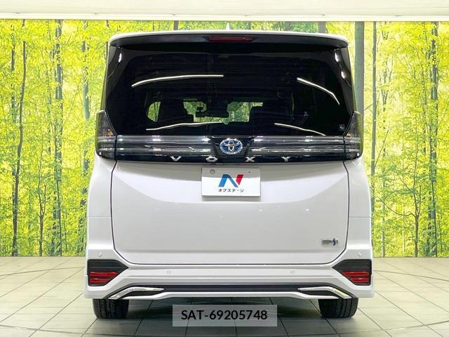 Toyota VOXY 2023-06 8876777-15
