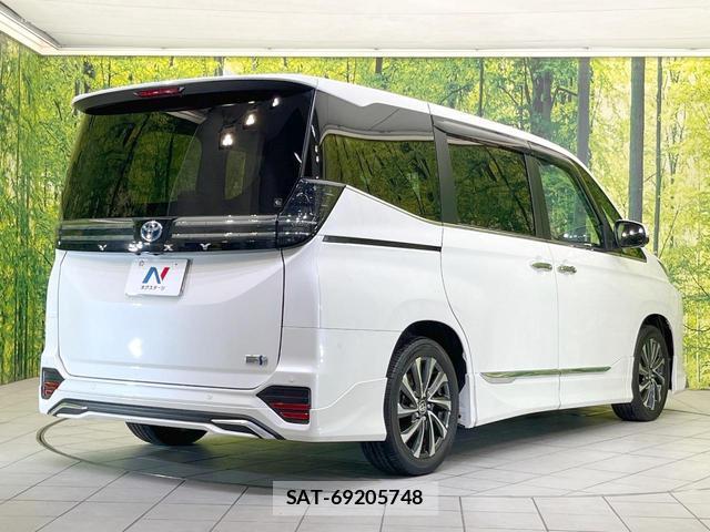 Toyota VOXY 2023-06 8876777-17