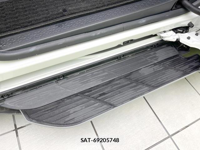 Toyota VOXY 2023-06 8876777-4