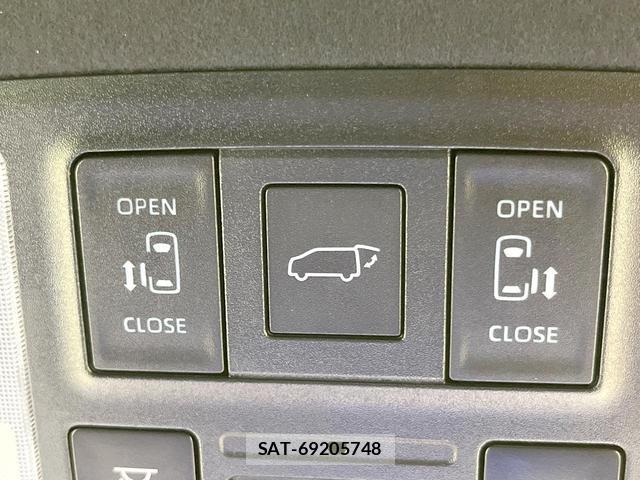 Toyota VOXY 2023-06 8876777-5