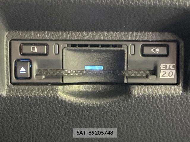 Toyota VOXY 2023-06 8876777-6