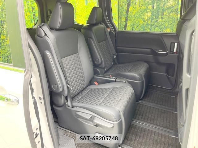 Toyota VOXY 2023-06 8876777-8