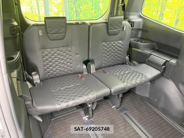 Toyota VOXY 2023-06 8876777-9