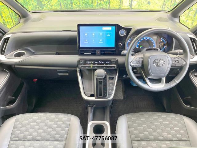 Toyota VOXY 2022-10 8876791-1