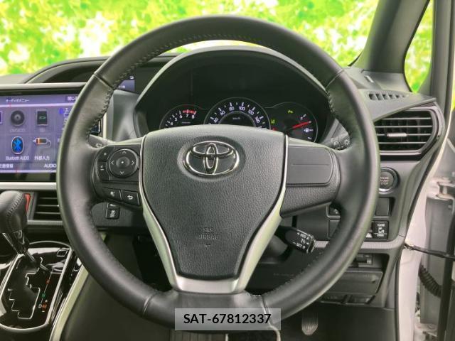 Toyota VOXY 2021-01 8877020-13