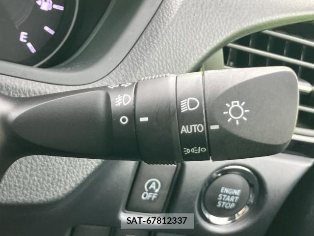 Toyota VOXY 2021-01 8877020-14