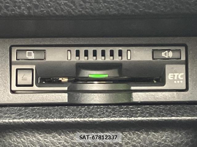 Toyota VOXY 2021-01 8877020-17