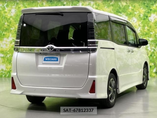 Toyota VOXY 2021-01 8877020-2