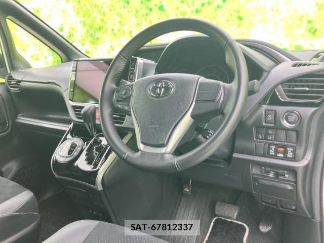 Toyota VOXY 2021-01 8877020-3