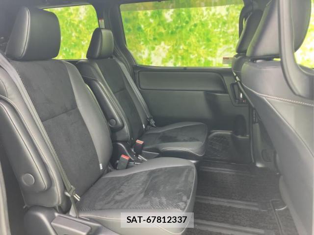 Toyota VOXY 2021-01 8877020-4