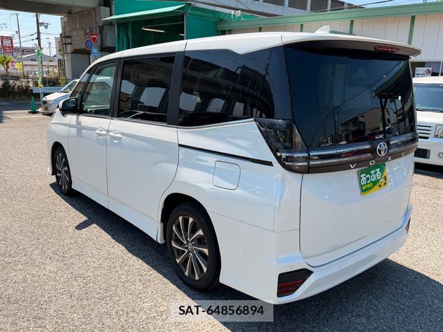 Toyota VOXY 2024-02 8877063-8