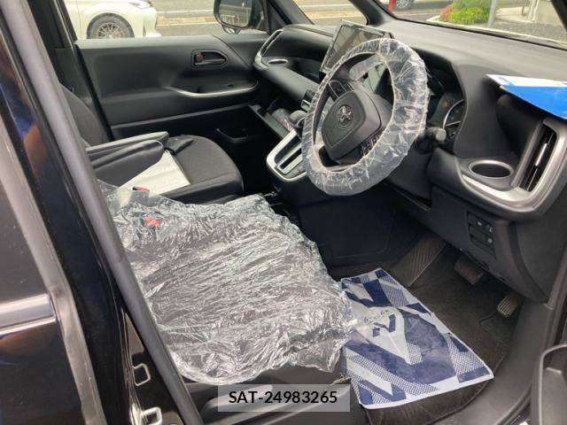 Toyota VOXY 2023-05 8877320-10