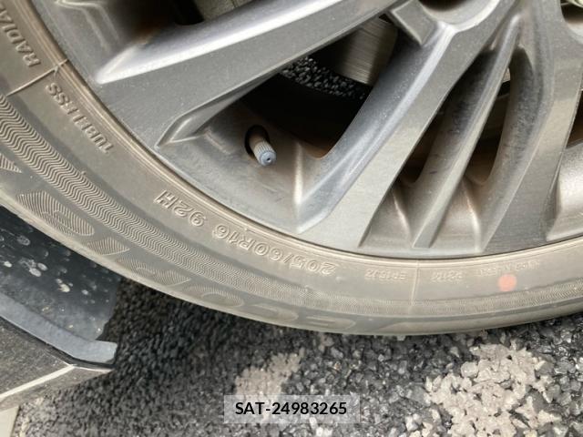 Toyota VOXY 2023-05 8877320-5