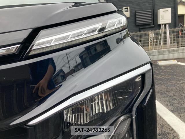 Toyota VOXY 2023-05 8877320-6
