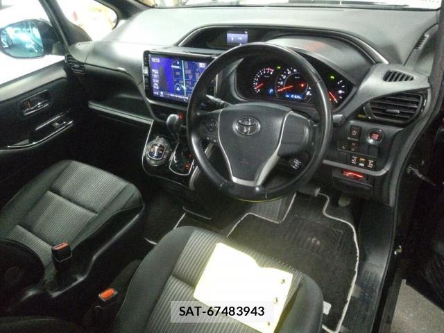 Toyota VOXY 2019-06 8877365-2