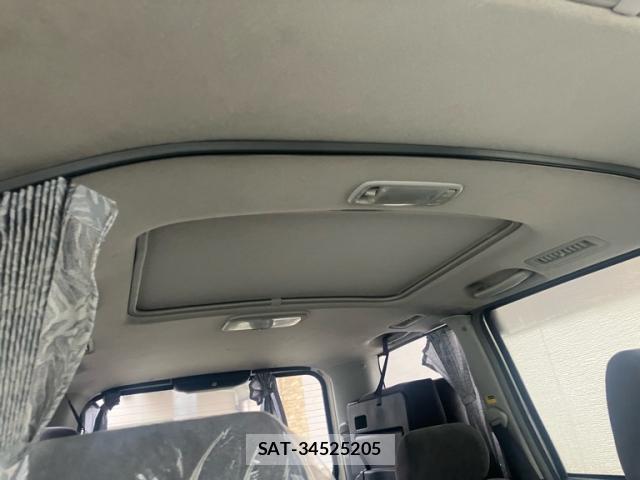 Toyota VOXY 2005-09 8877425-11