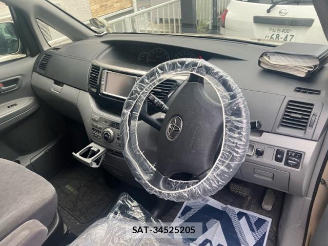 Toyota VOXY 2005-09 8877425-4
