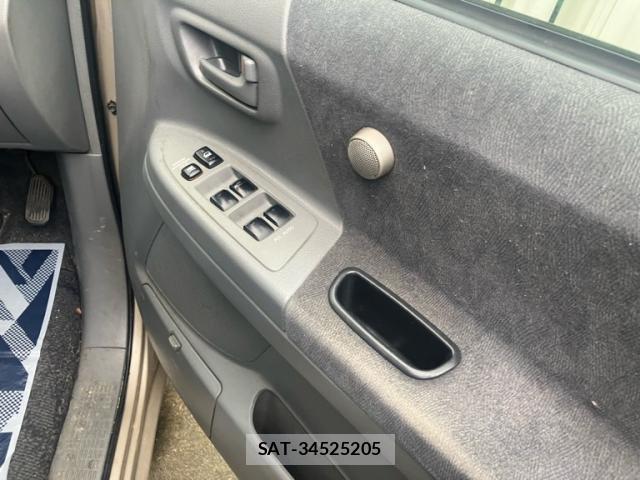 Toyota VOXY 2005-09 8877425-5