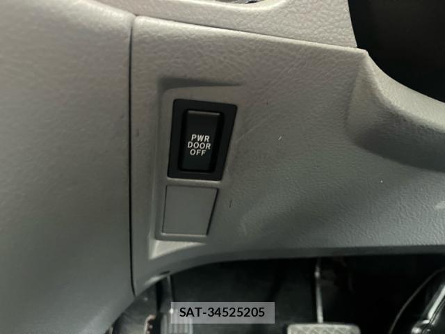 Toyota VOXY 2005-09 8877425-8
