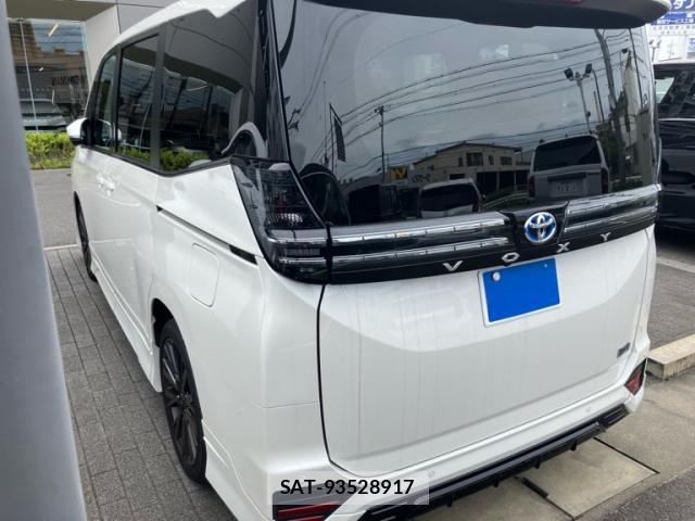 Toyota VOXY 2025-02 8877449-13