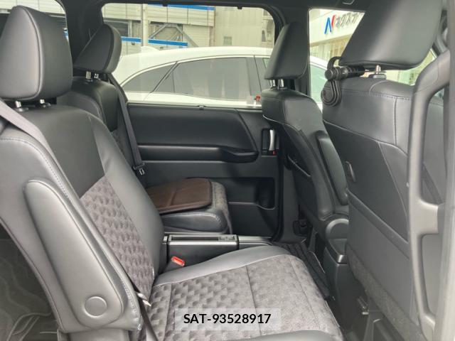 Toyota VOXY 2025-02 8877449-6
