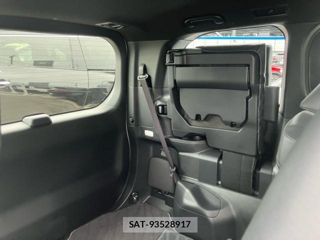 Toyota VOXY 2025-02 8877449-7