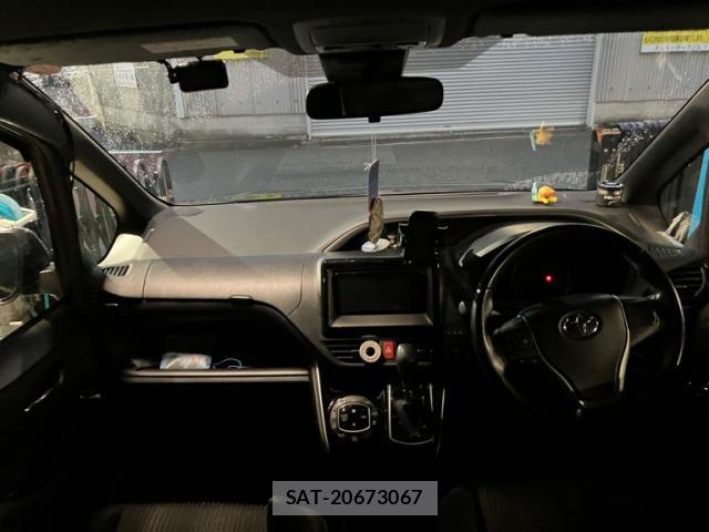 Toyota VOXY 2020-05 8877590-10
