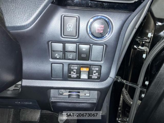Toyota VOXY 2020-05 8877590-14