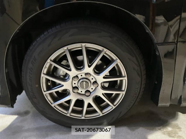 Toyota VOXY 2020-05 8877590-4