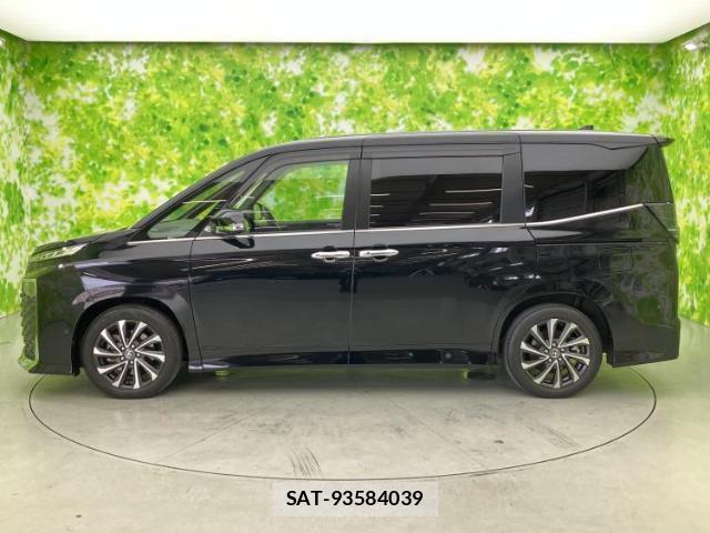 Toyota VOXY 2022-04 8877611-1
