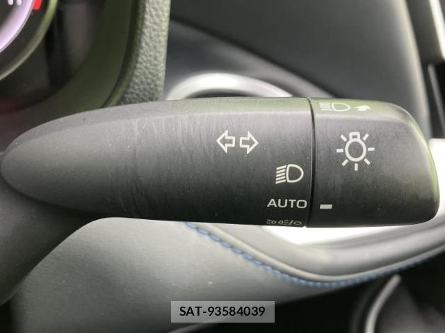 Toyota VOXY 2022-04 8877611-16