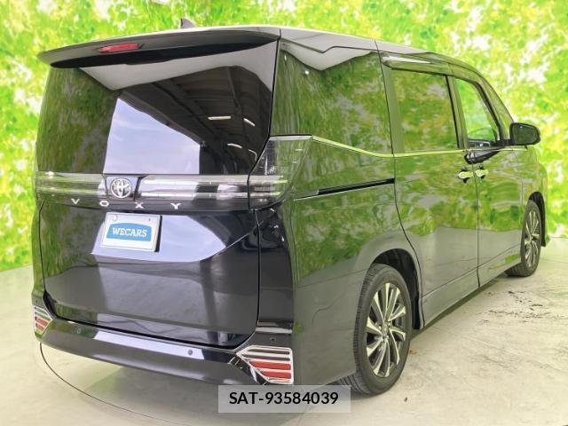 Toyota VOXY 2022-04 8877611-2