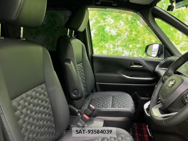 Toyota VOXY 2022-04 8877611-3
