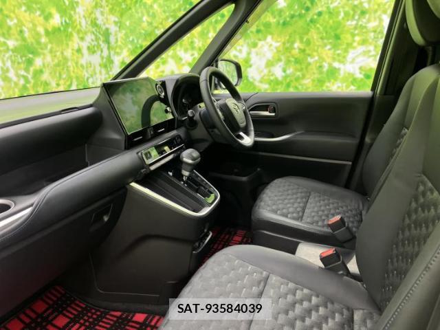 Toyota VOXY 2022-04 8877611-6