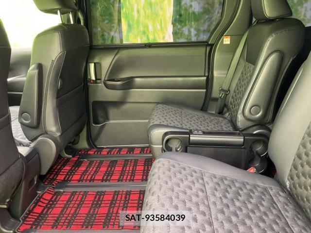 Toyota VOXY 2022-04 8877611-7
