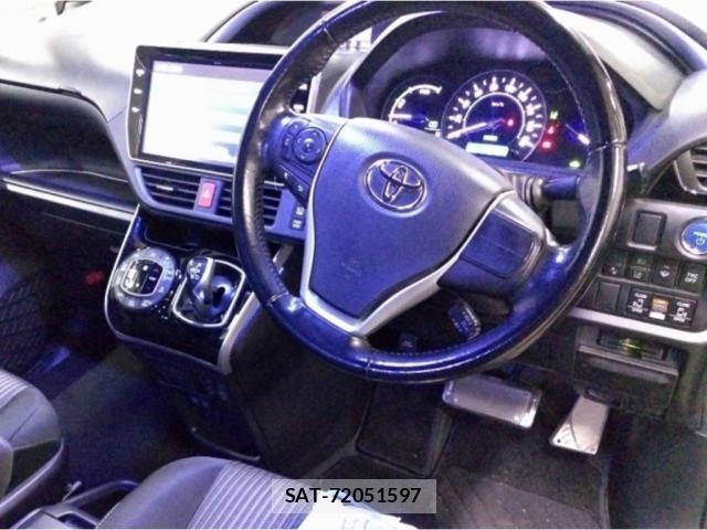 Toyota VOXY 2020-01 8877743-2