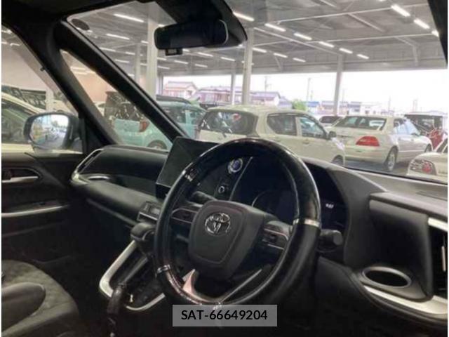 Toyota VOXY 2023-03 8877761-2