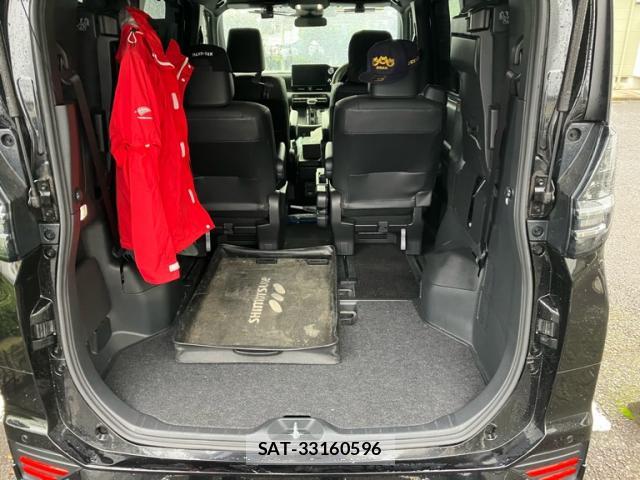 Toyota VOXY 2023-01 8877904-15