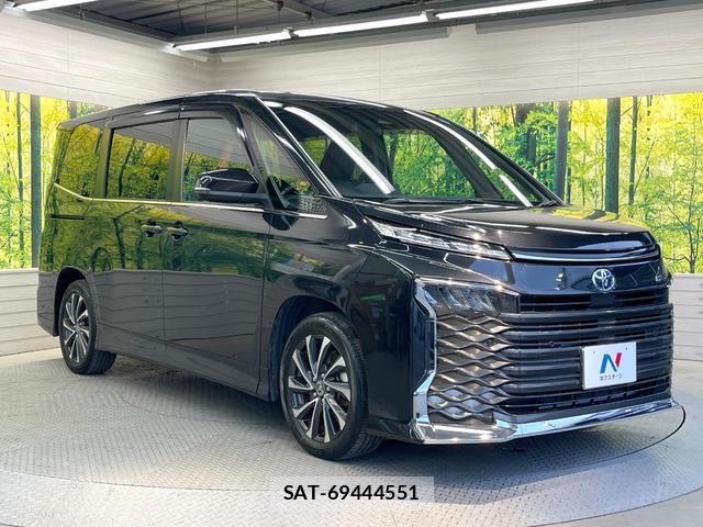 Toyota VOXY 2023-05 8878030-16