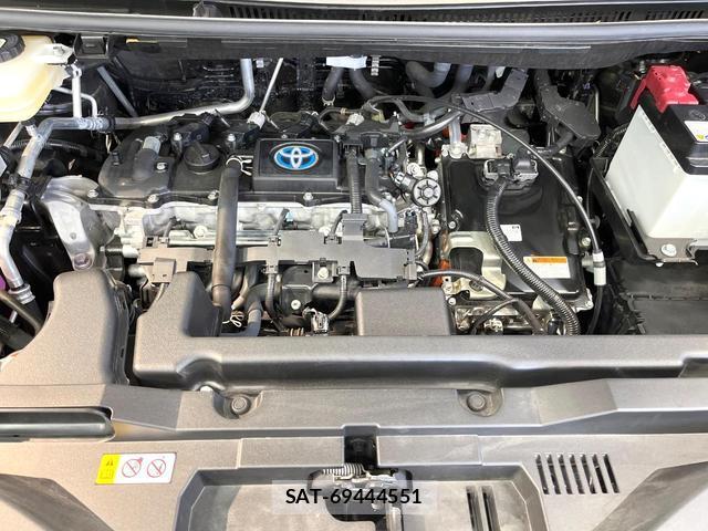 Toyota VOXY 2023-05 8878030-17