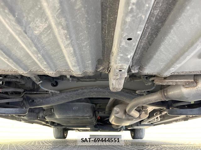 Toyota VOXY 2023-05 8878030-18