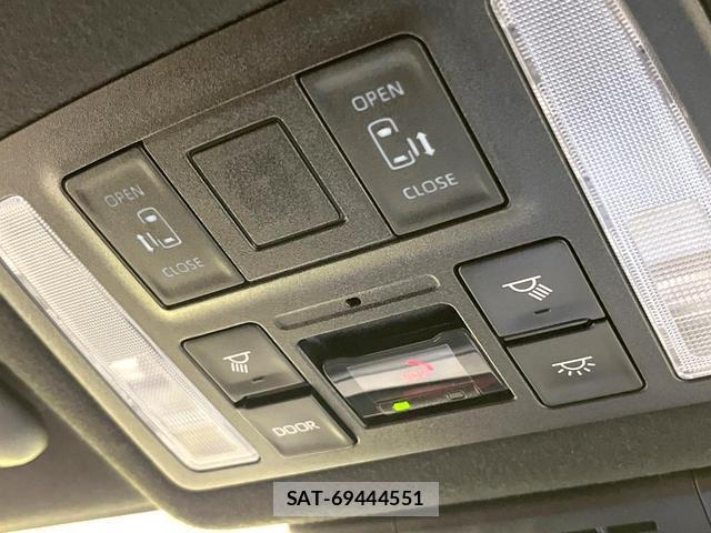 Toyota VOXY 2023-05 8878030-5